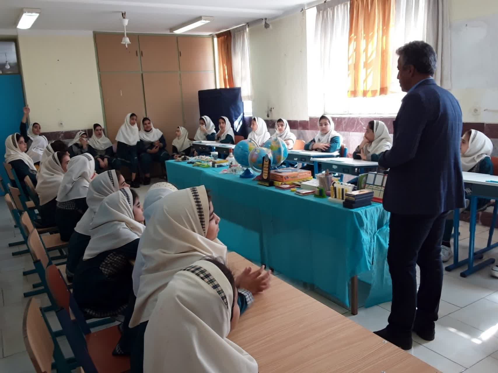 برگزاری کلاسهای شاهنامه خوانی و فن بیان توسط استاد رحیمی